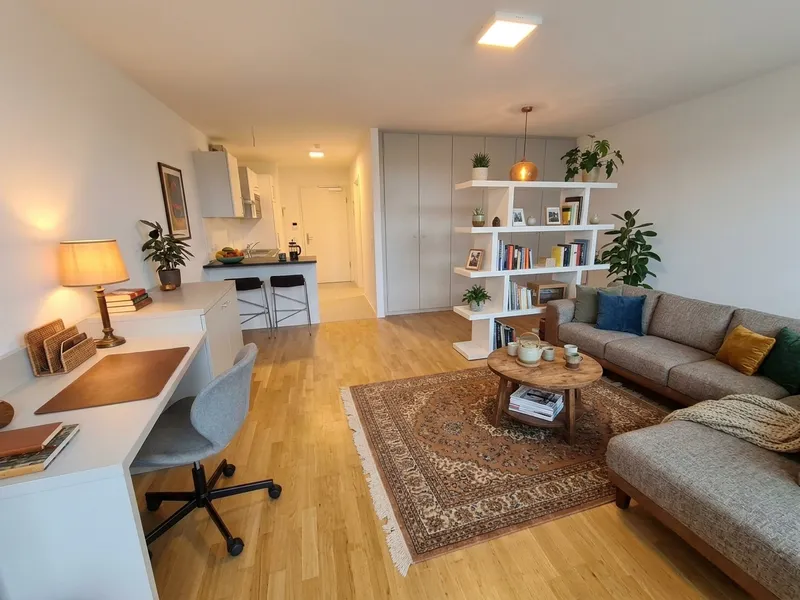 Style & Komfort an der Spree: Designer-Apartment mit Einbauküche nahe Alexanderplatz & Kreuzberg — photo 1